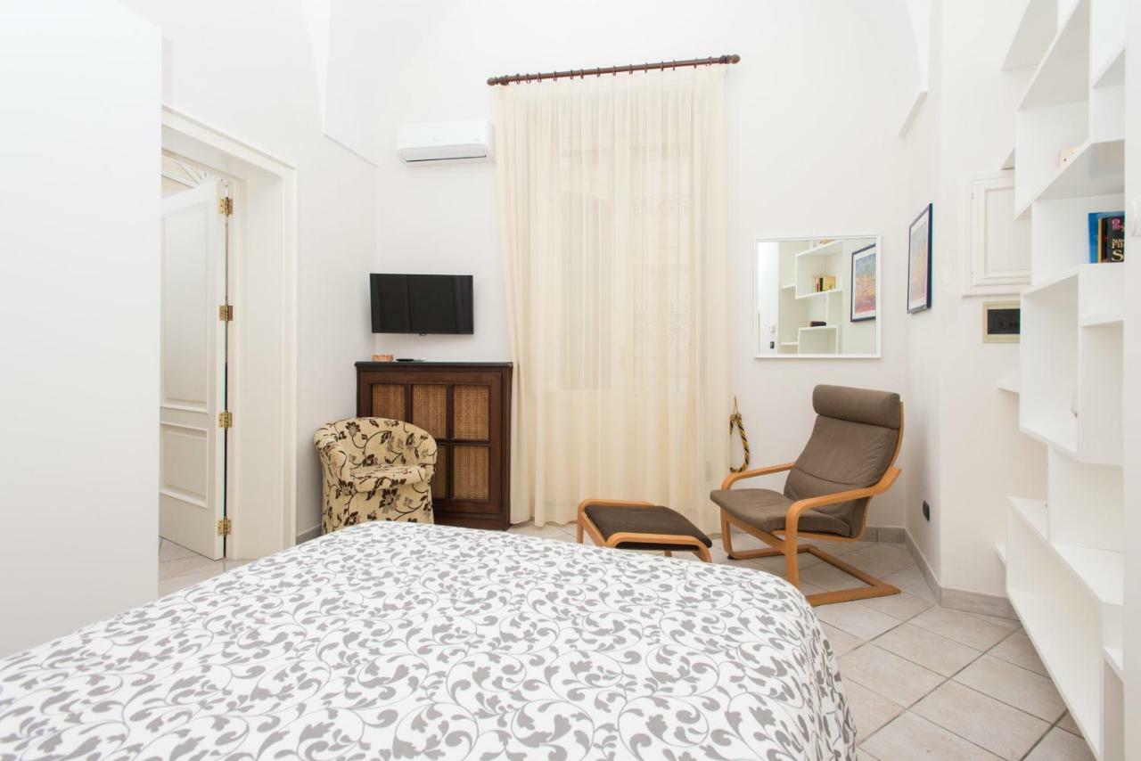 Il Garbino Suite And Apartment Lecce Exterior photo